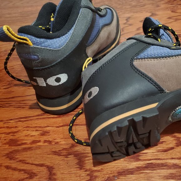 5.10 Climbing Shoes - NEW - Picture 1 of 3
